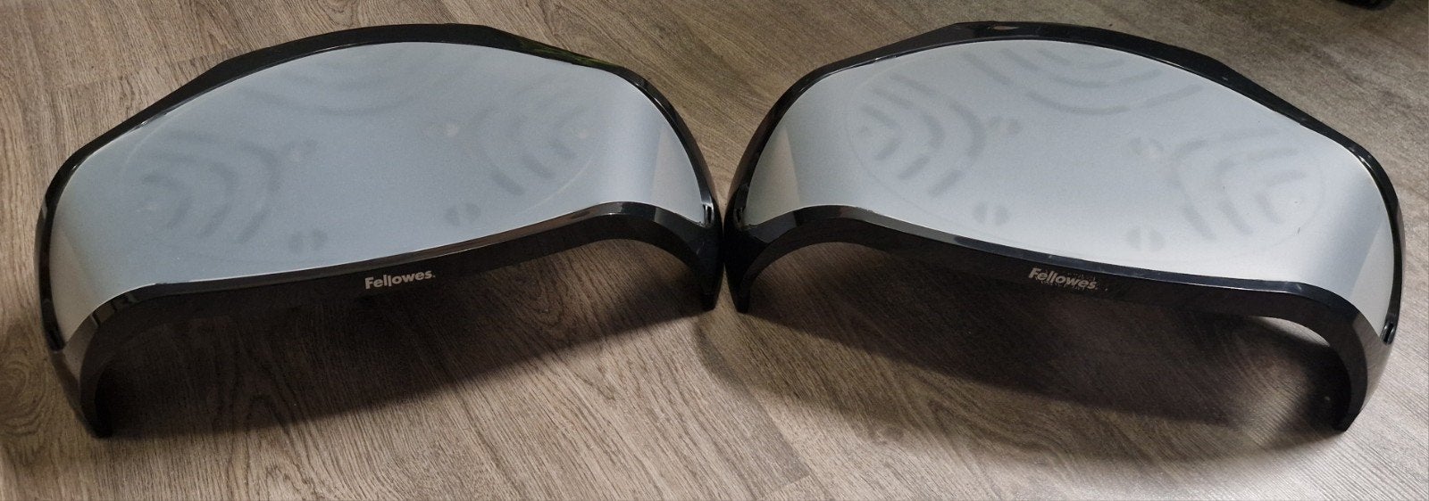 2x Fellows monitorverhogers - Ergonomisch en ruimtebesparend, Computers en Software, Ophalen of Verzenden, Gebruikt