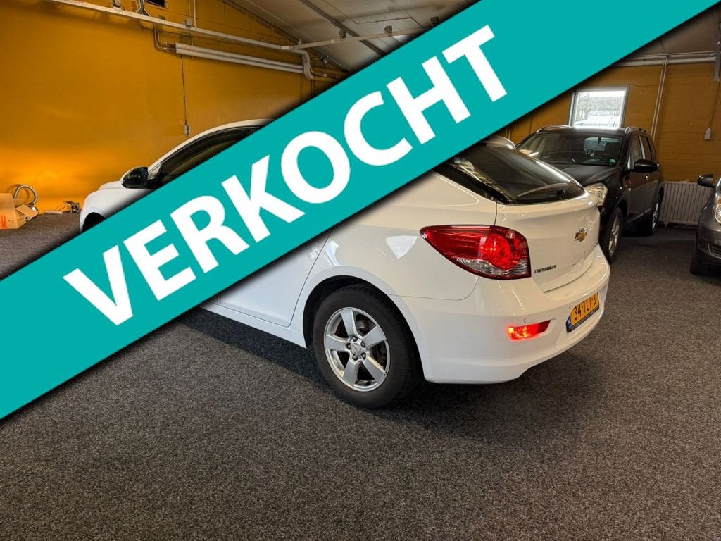 Chevrolet Cruze 1.6 LT/NIEUWE DISTRIBUTIE/SENSOR/NAVI, Voorwielaandrijving, Euro 5, Zwart, 4 cilinders