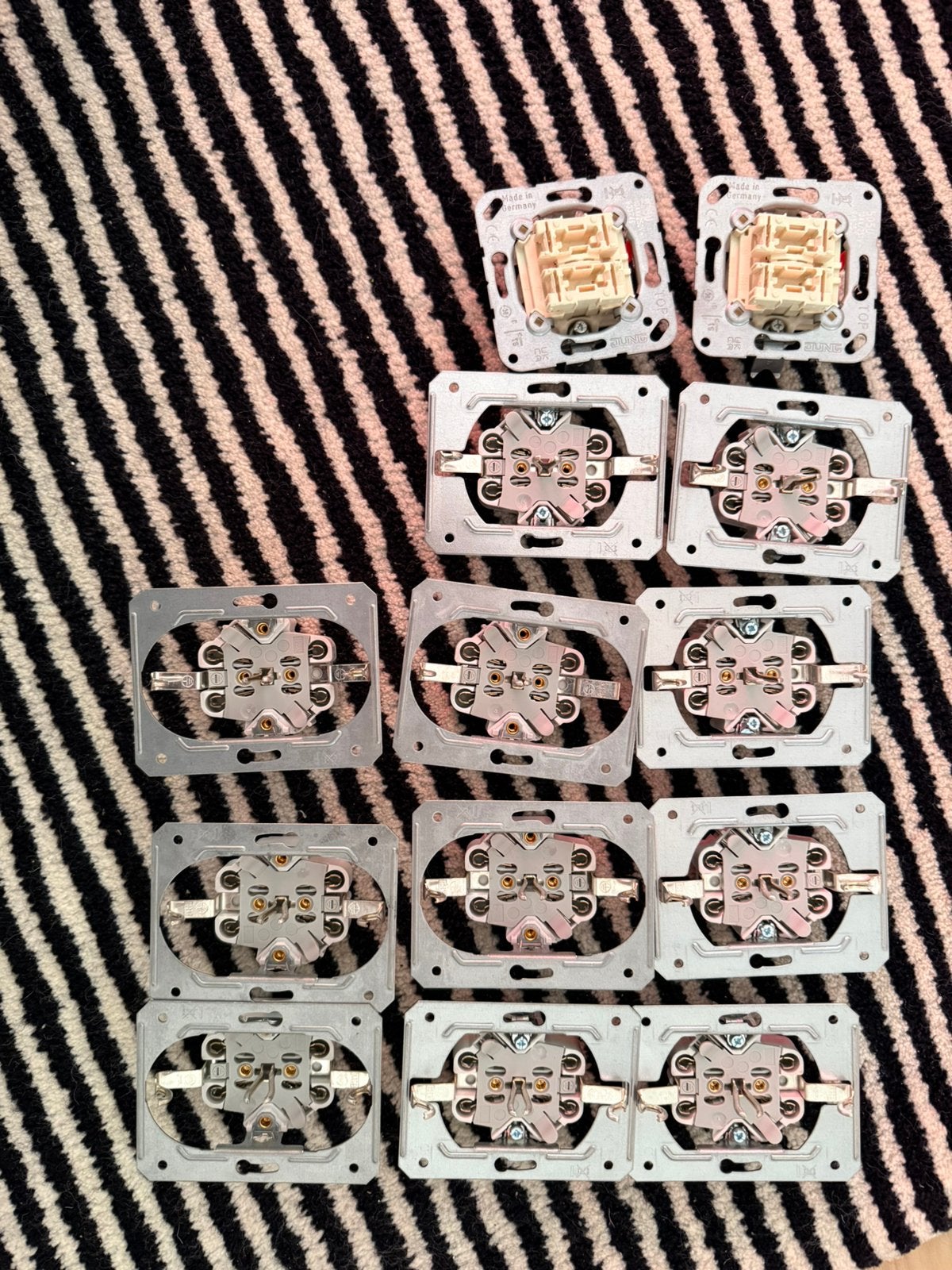 Jung Elektra en Schakelmateriaal, Doe-het-zelf en Verbouw, Elektra en Kabels, Ophalen of Verzenden, Nieuw, Jung, Stopcontact