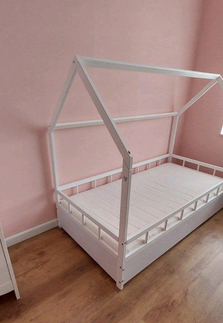 Peuterbed huisje met matras- zo goed als nieuw, 70 tot 85 cm, Zo goed als nieuw, 160 tot 180 cm, Ophalen