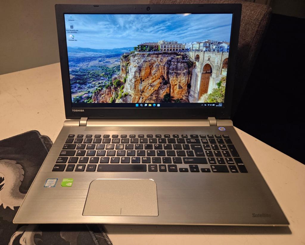 Laptop Toshiba i7-6500u -256 Ssd - 16 GB - GeForce 930M 2 GB, Met videokaart, 2 tot 3 Ghz, Qwerty, Ophalen of Verzenden