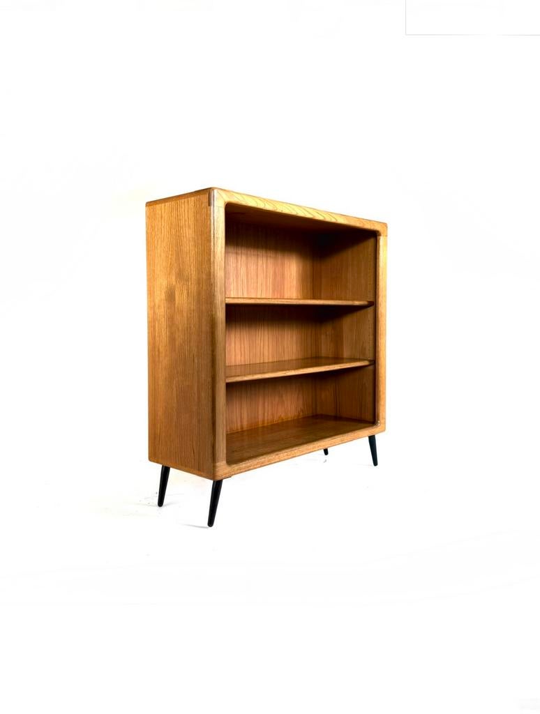Vintage teakhouten boekenkast, Dyrlund ‘80, Met plank(en), Vintage retro buisframe design rotan webbing papercord deens, Teakhout