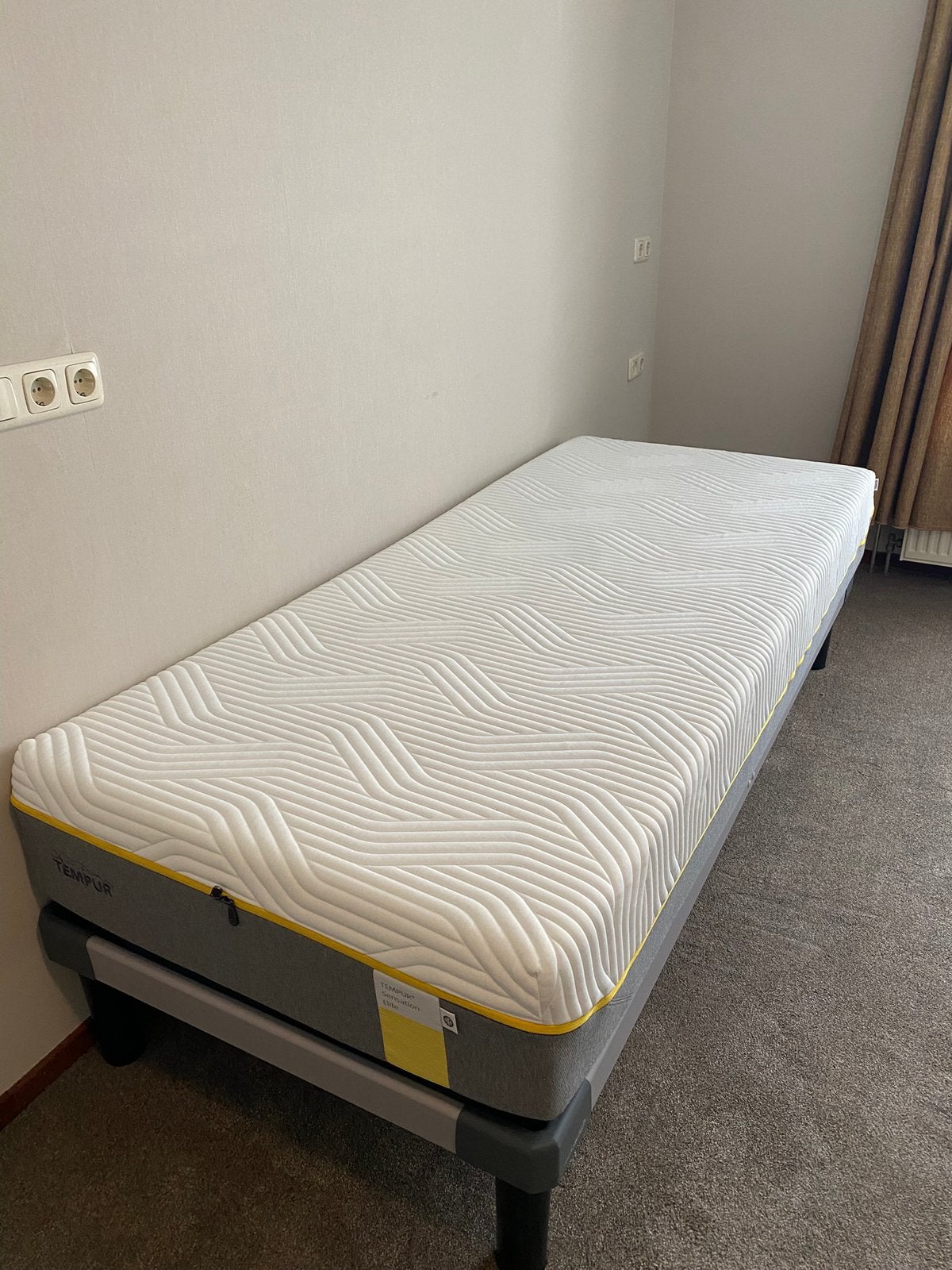 Compleet 21 persoons bedden plus matras, Huis en Inrichting, Slaapkamer | Bedden, Ophalen, Overige materialen, Verstelbaar, 90 cm