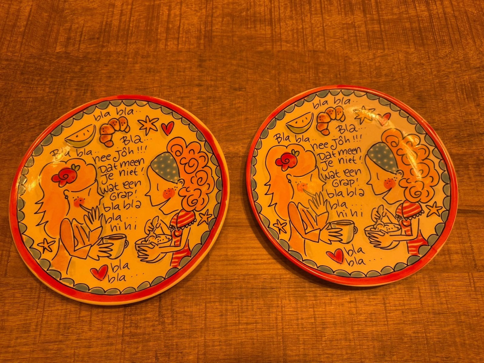 2x Blond Amsterdam ‘Even bijkletsen’ rood bord - ø22 cm, Ophalen of Verzenden, Zo goed als nieuw, Bord(en), Modern