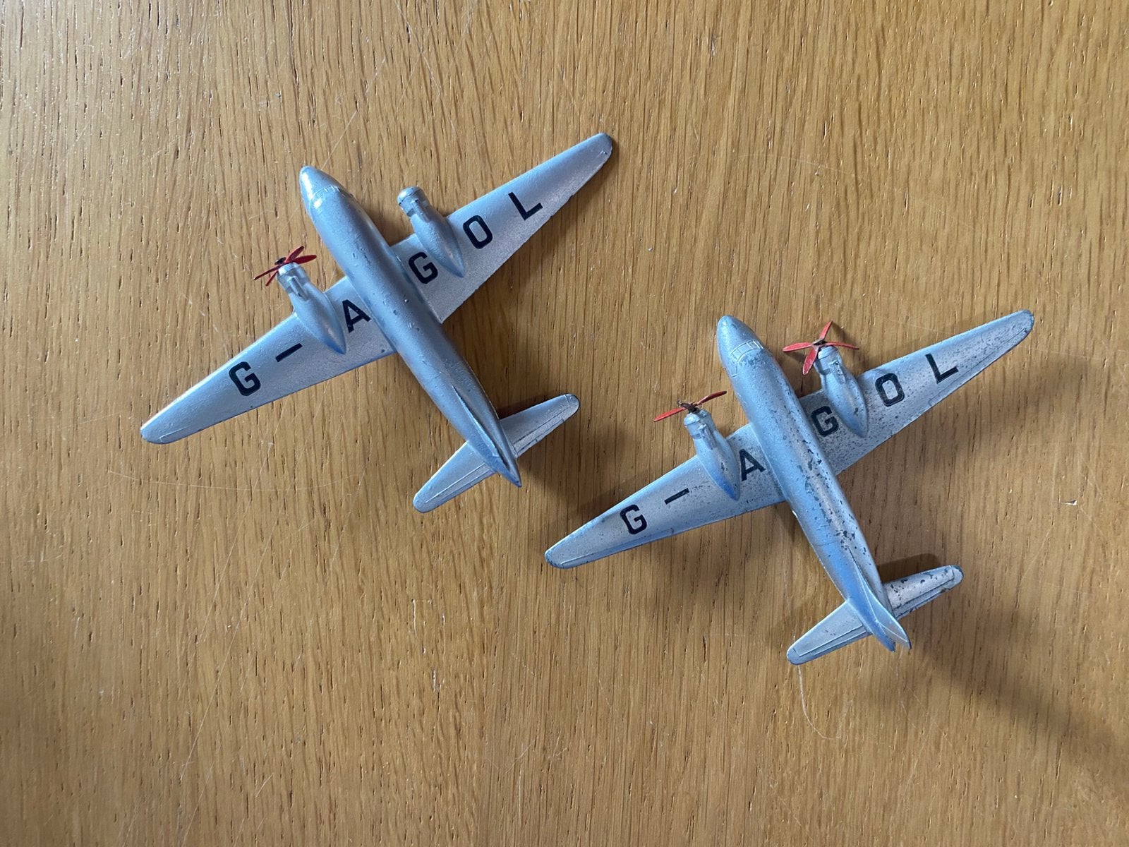 Dinky Toys Viking (2x) vliegtuig, Ophalen of Verzenden, Gebruikt, 1:72 tot 1:144, Overige merken
