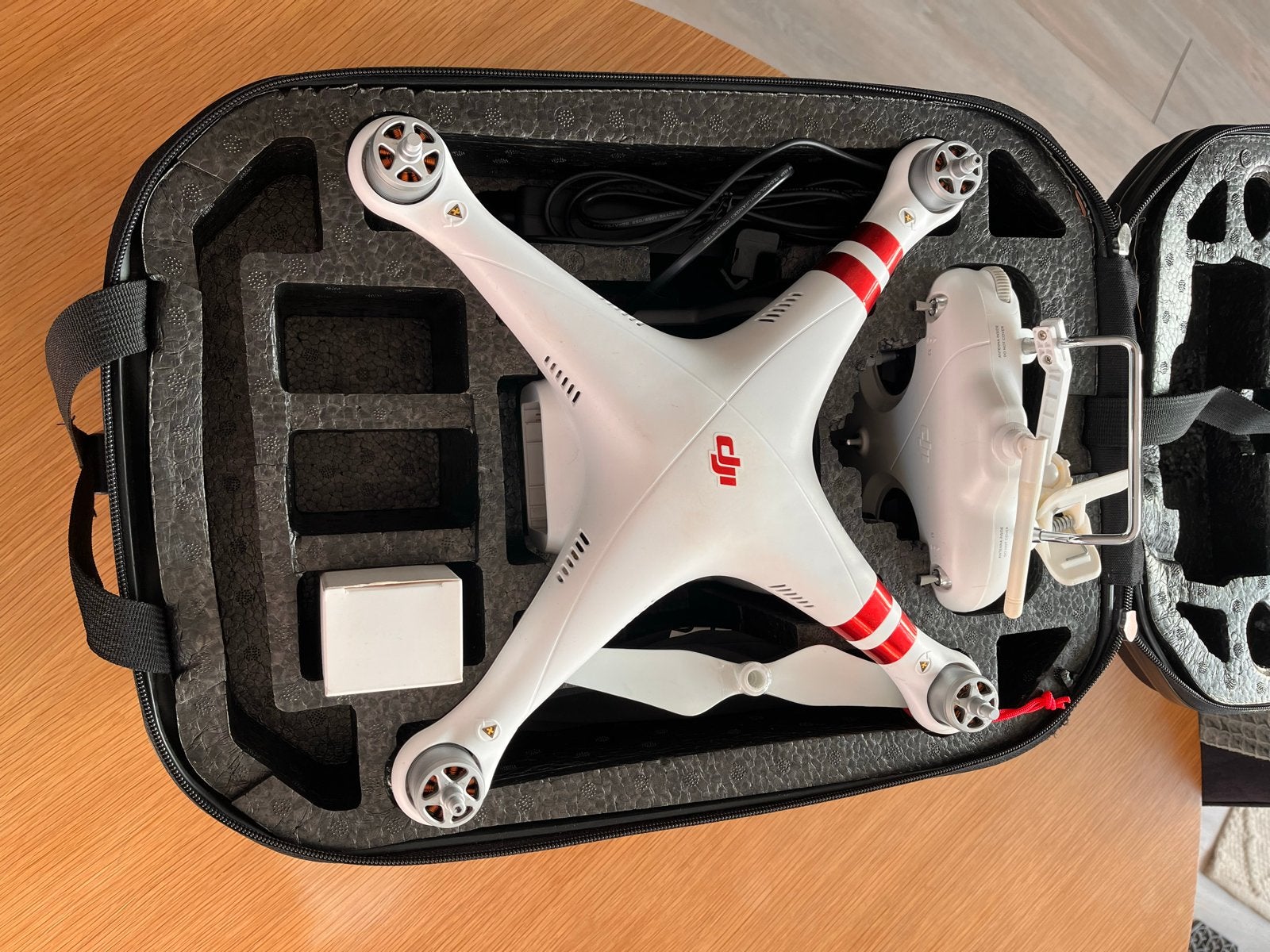 DJI Phantom 3 Standard Drone met Camera en Brofish Koffer, Gebruikt, Cameradrone, 900 gram tot 4 kilo, 15 tot 30 minuten