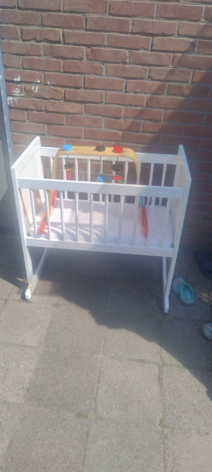 Wit houten wiegje met schommelfunctie, Ophalen of Verzenden, Gebruikt, Wieg
