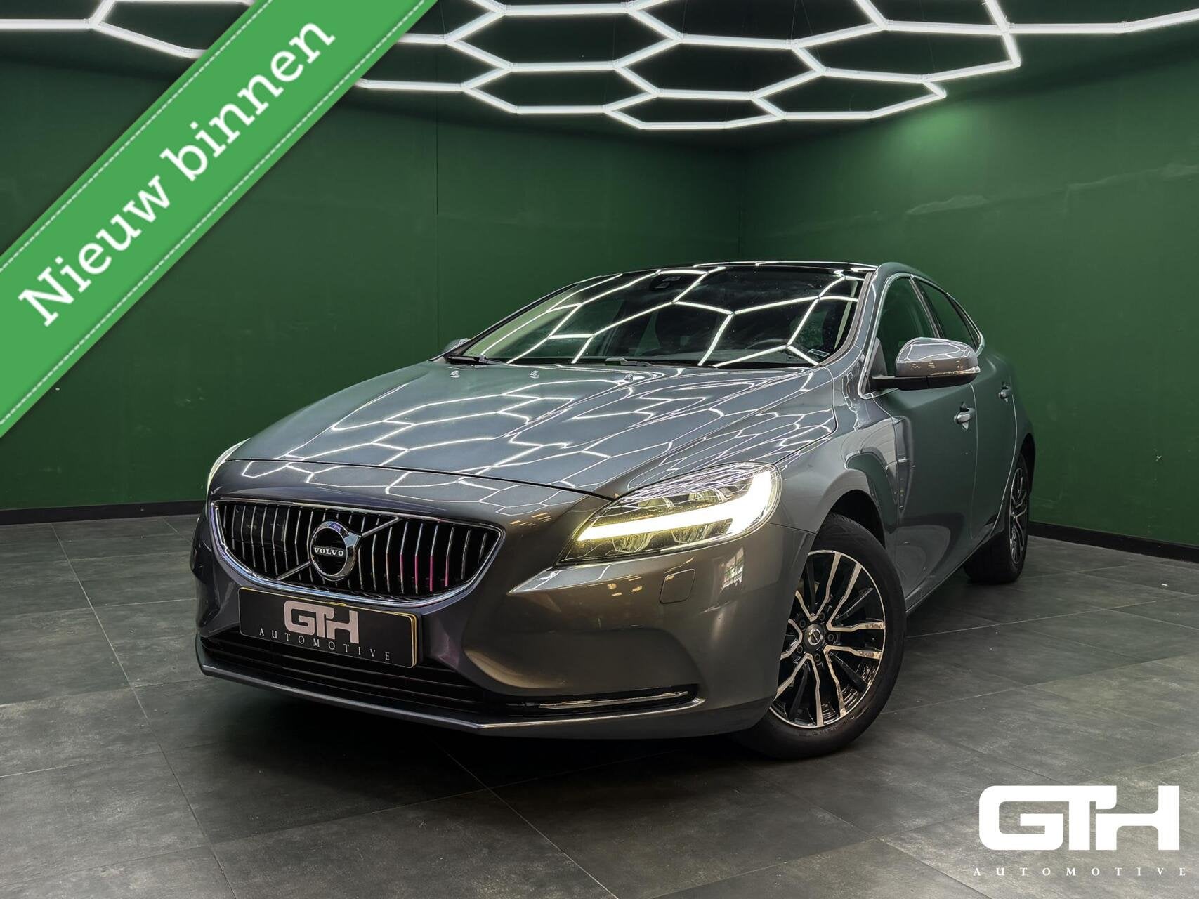 Volvo V40 2.0 D2 Nordic+ Camera | Keyless | Pano | NAP, Voorwielaandrijving, 4 cilinders, 1969 cc, Bedrijf