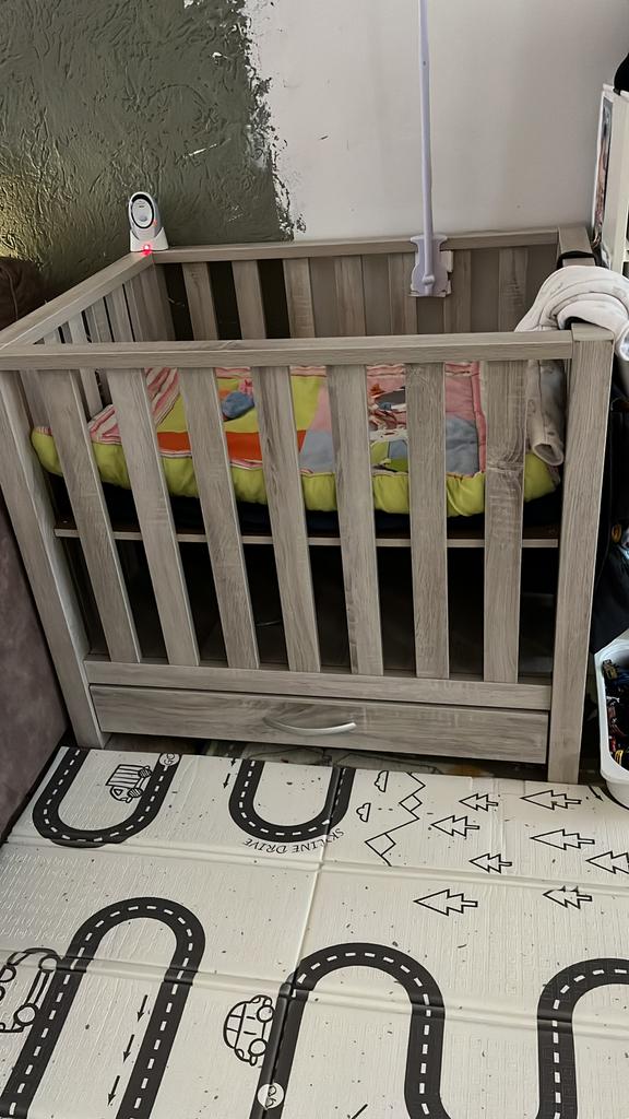 Nette baby box met lade, Kinderen en Baby's, Boxen, Ophalen, Gebruikt, Rechthoekig, In hoogte verstelbaar