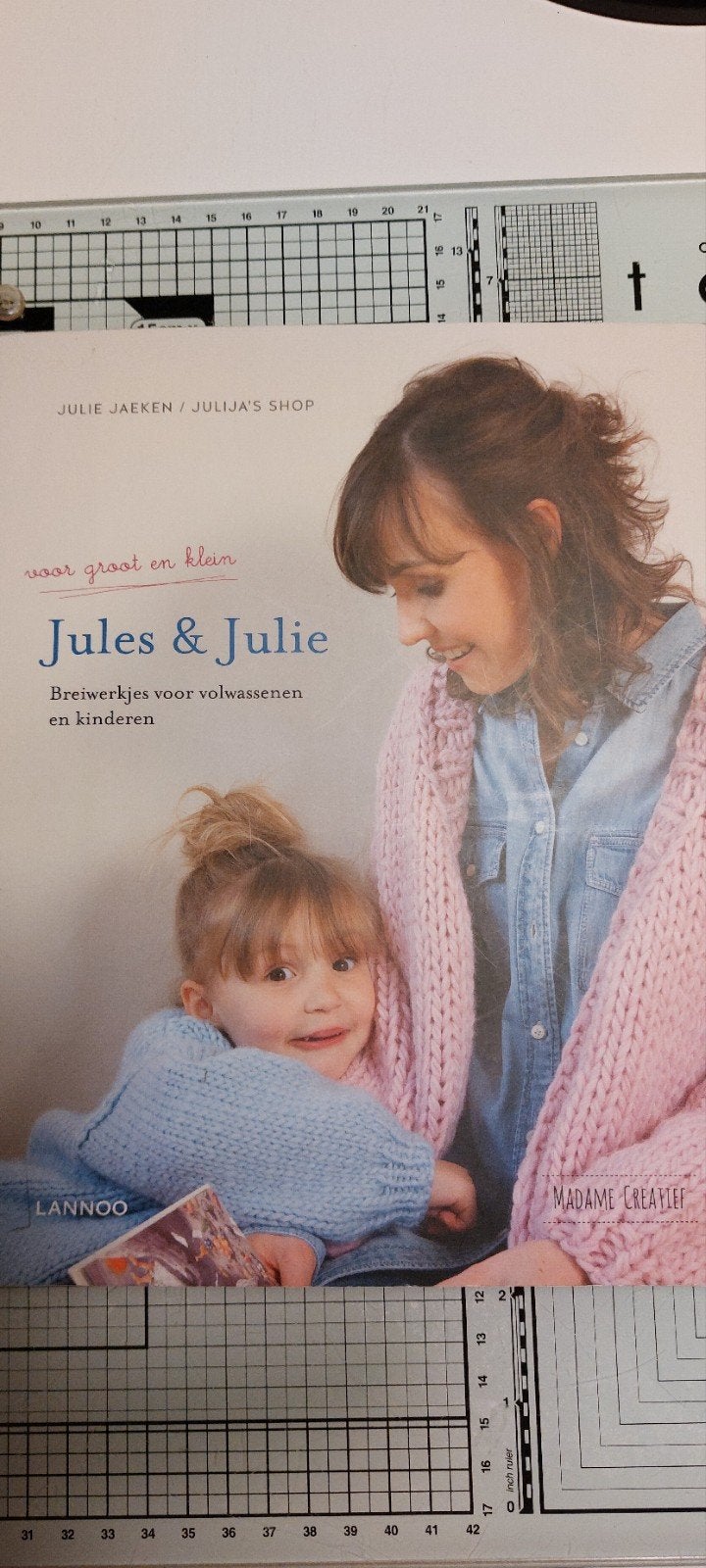 Jules & Julie Breiboek voor groot en klein, Hobby en Vrije tijd, Breien en Haken, Zo goed als nieuw, Breien, Patroon of Boek, Ophalen of Verzenden