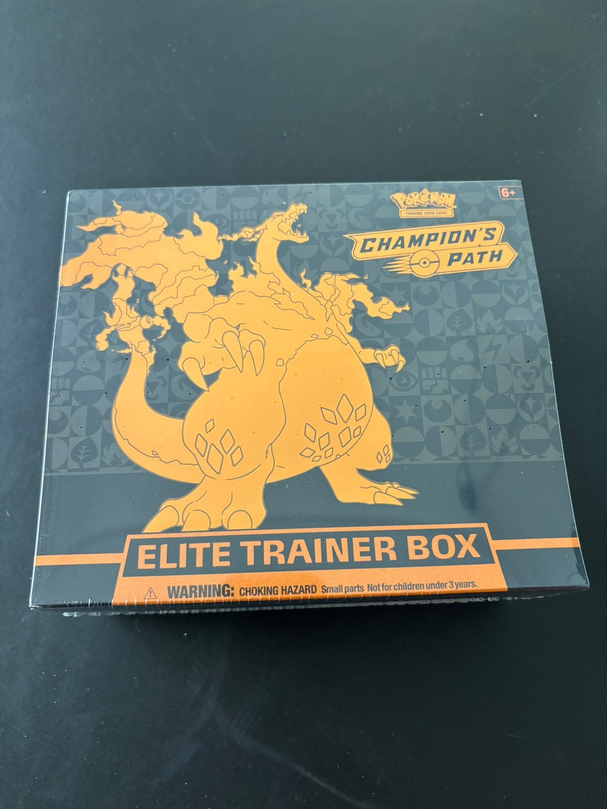 Champions Path Elite Trainer Box (sealed), Hobby en Vrije tijd, Verzamelkaartspellen | Pokémon, Ophalen of Verzenden, Zo goed als nieuw