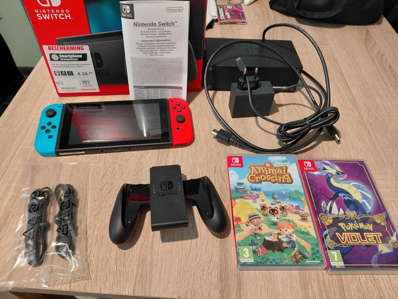 Nintendo switch,  2 spellen animal crossing/ pokemon violet, Ophalen of Verzenden, Zo goed als nieuw, Met 1 controller, Switch Original