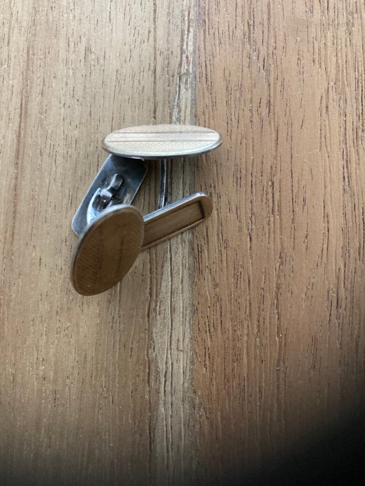 Elegante Manchetknopen - Zilverkleurig met Gouden Accent, Ophalen of Verzenden, Gebruikt, Overige materialen, Verguld