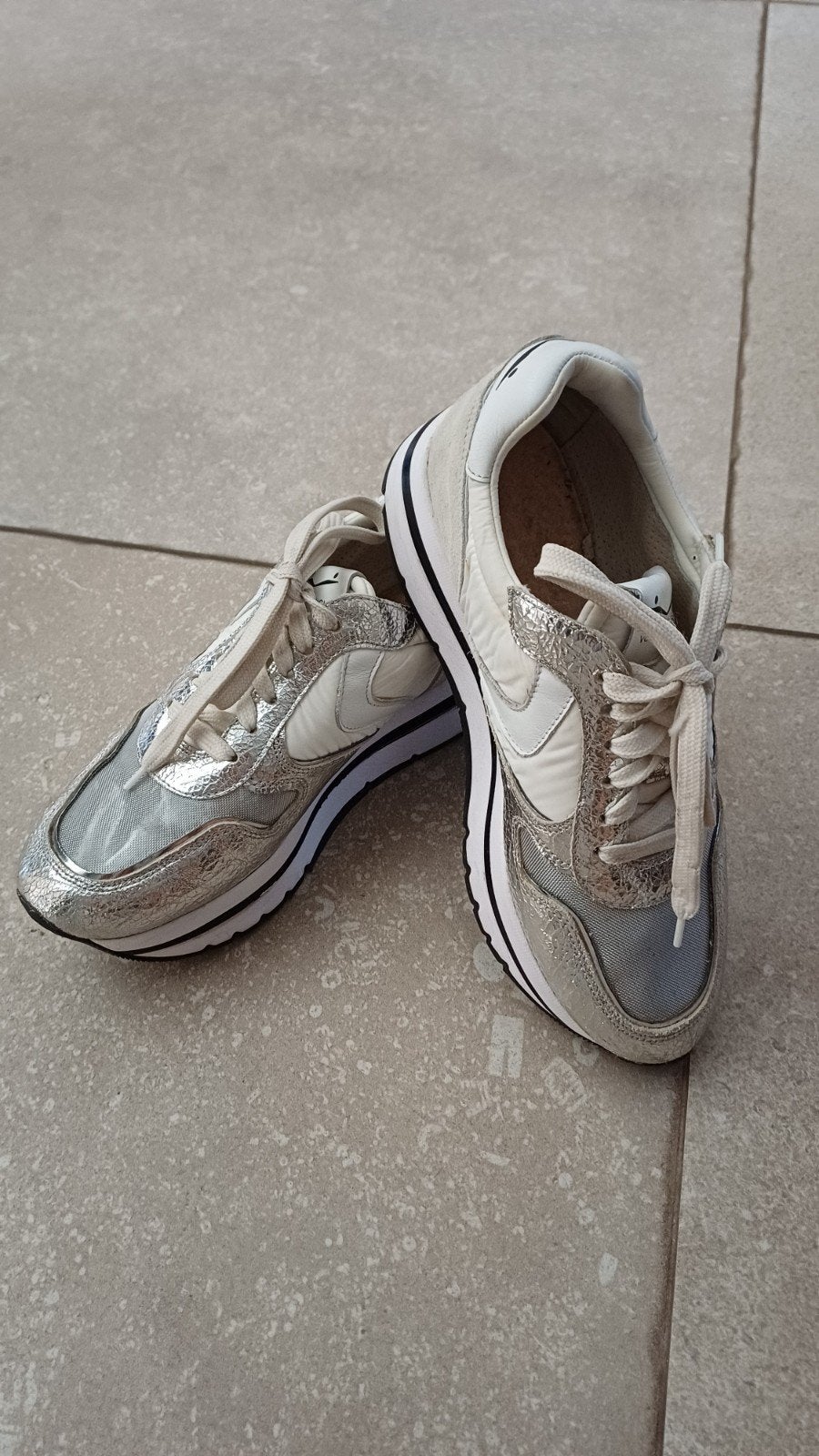 Voile Blanche Sneakers Maat 37- Zilver/Wit, Kleding | Dames, Schoenen, Gedragen, Sneakers of Gympen, Wit, Ophalen of Verzenden