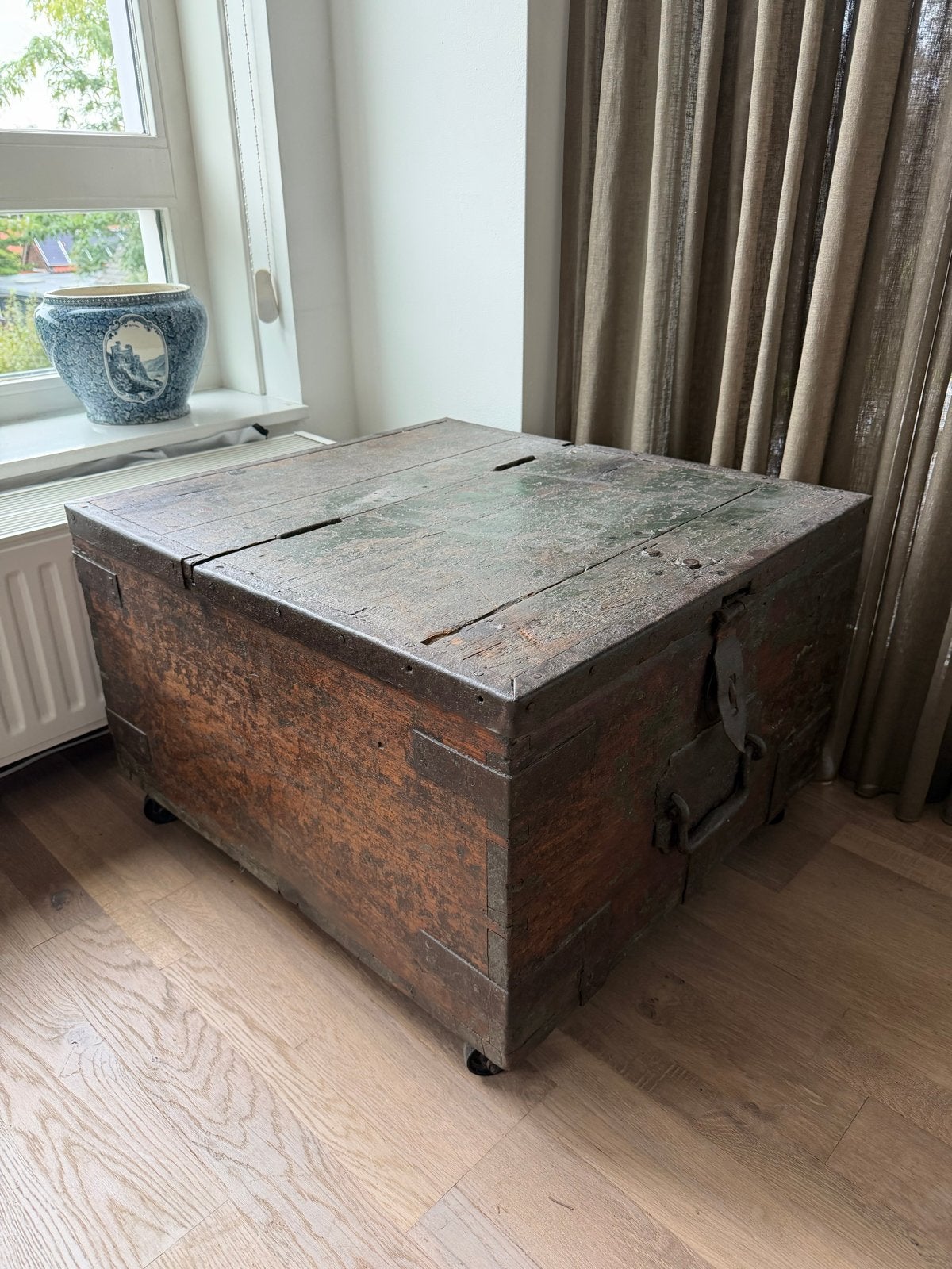 (Antieke ?) houten kist op wielen - Uniek en robuust, Ophalen, 50 – 75, Gebruikt, 75 tot 100 cm