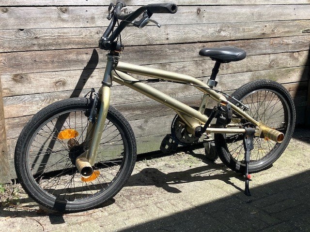 BMX goud kleur met stunt steps!, Fietsen en Brommers, Fietsen | Crossfietsen en BMX, Gebruikt, 16 tot 20 inch, Staal, Voetsteunen