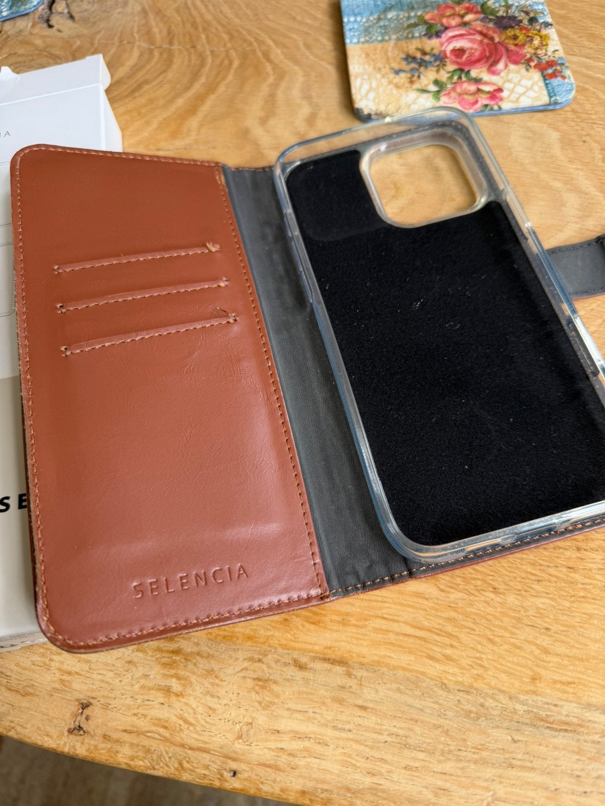 Telefoon hoes 16 pro max, Bruin, Hoesje of Tasje, Ophalen of Verzenden, Zo goed als nieuw