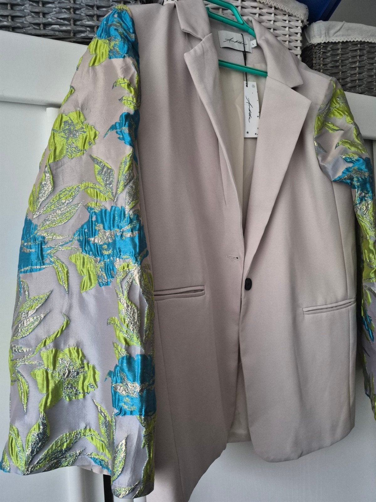 Blazer l loose fit beige met Jacquard chiffon mouwen, Beige, Maat 42/44 (L), Nieuw, Ophalen of Verzenden