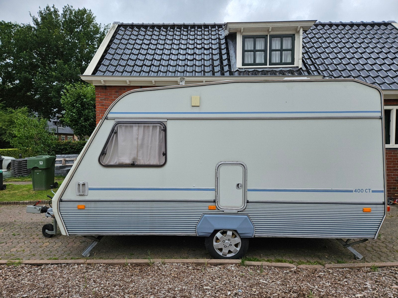 Knusse Beyerland Vitesse 400 CT, 5 slaapplaatsen!!, Dwarsbed, Luifel, Treinzit, 500 - 750 kg