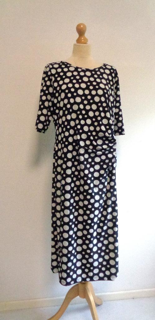 jurk Donna Due /travel, Kleding | Dames, Maat 46/48 (XL) of groter, Zo goed als nieuw, Donna Due, Onder de knie