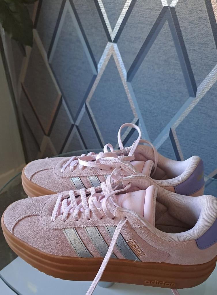 Adidas sneakers roze met bruine plateau zool maat 40, Kleding | Dames, Schoenen, Adidas, Nieuw, Ophalen of Verzenden, Sneakers of Gympen