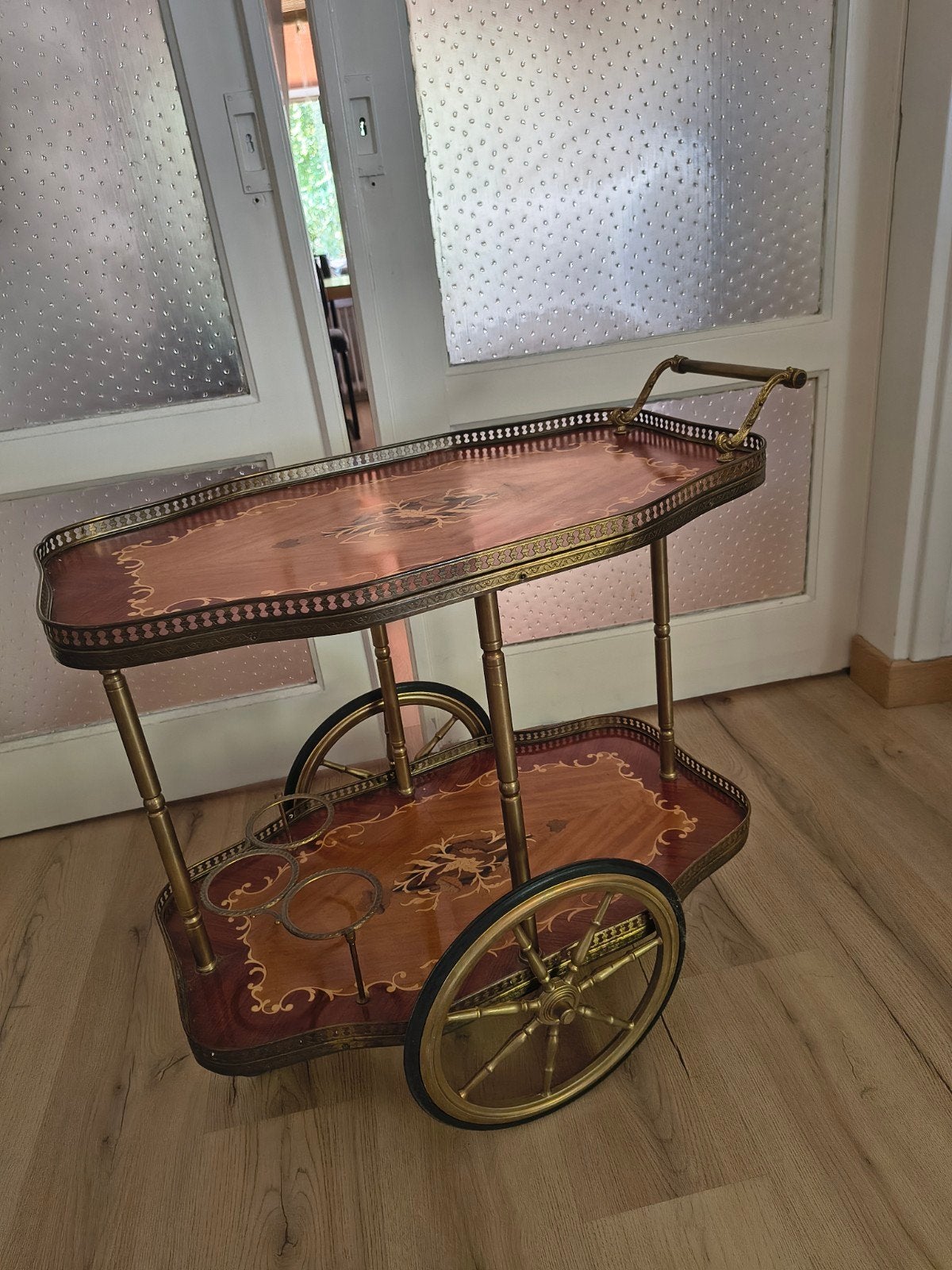 Mooi Vintage Drankkarretje / Trolley met Inlegwerk, Ophalen