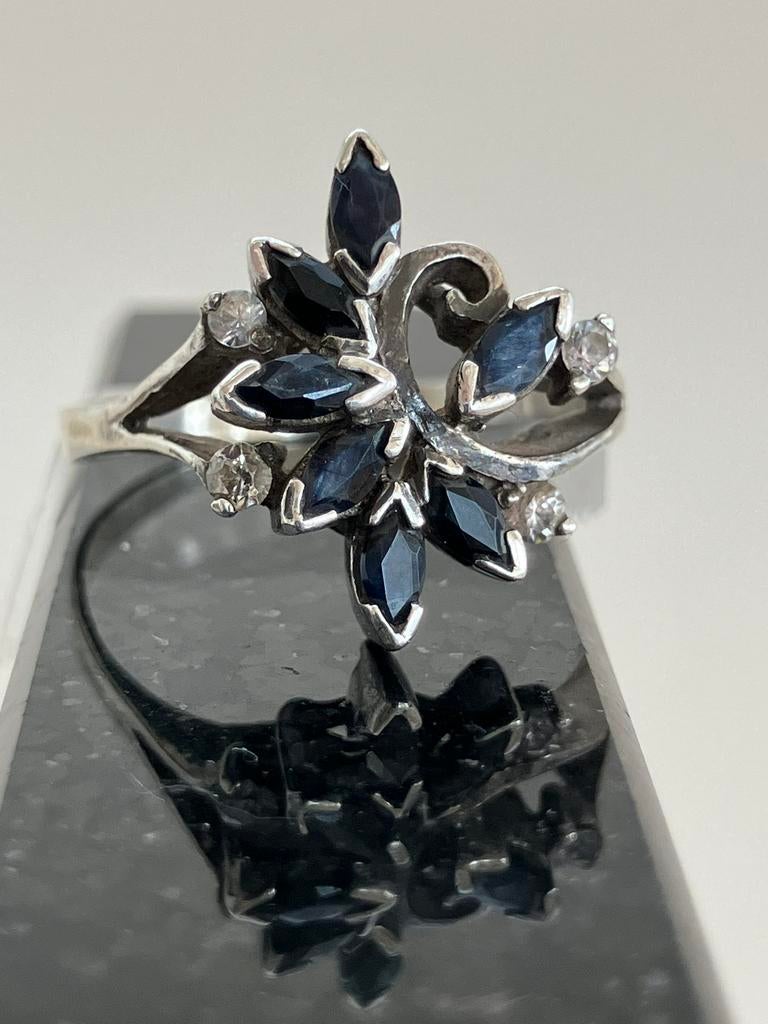 Prachtige ring met saffieren, Sieraden, Tassen en Uiterlijk, Ringen, 19 tot 20, Ophalen of Verzenden, Zo goed als nieuw, Dame