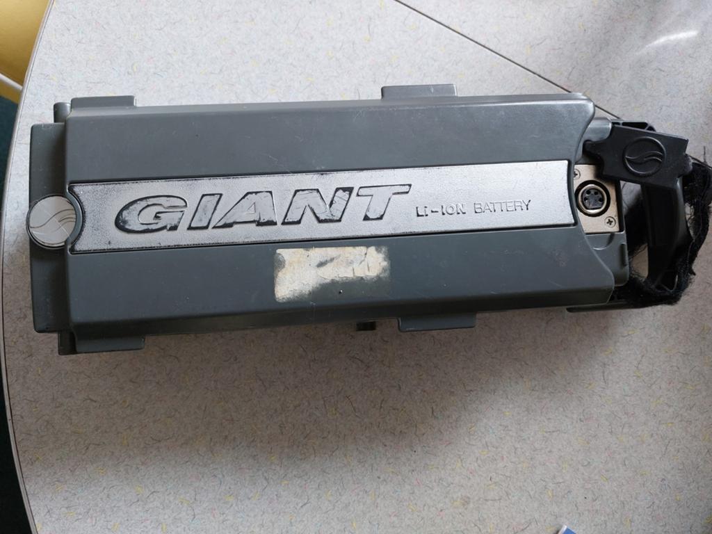 Giant twist accu geschikt voor revisie 4 pins, Fietsen en Brommers, Ophalen of Verzenden, Gebruikt