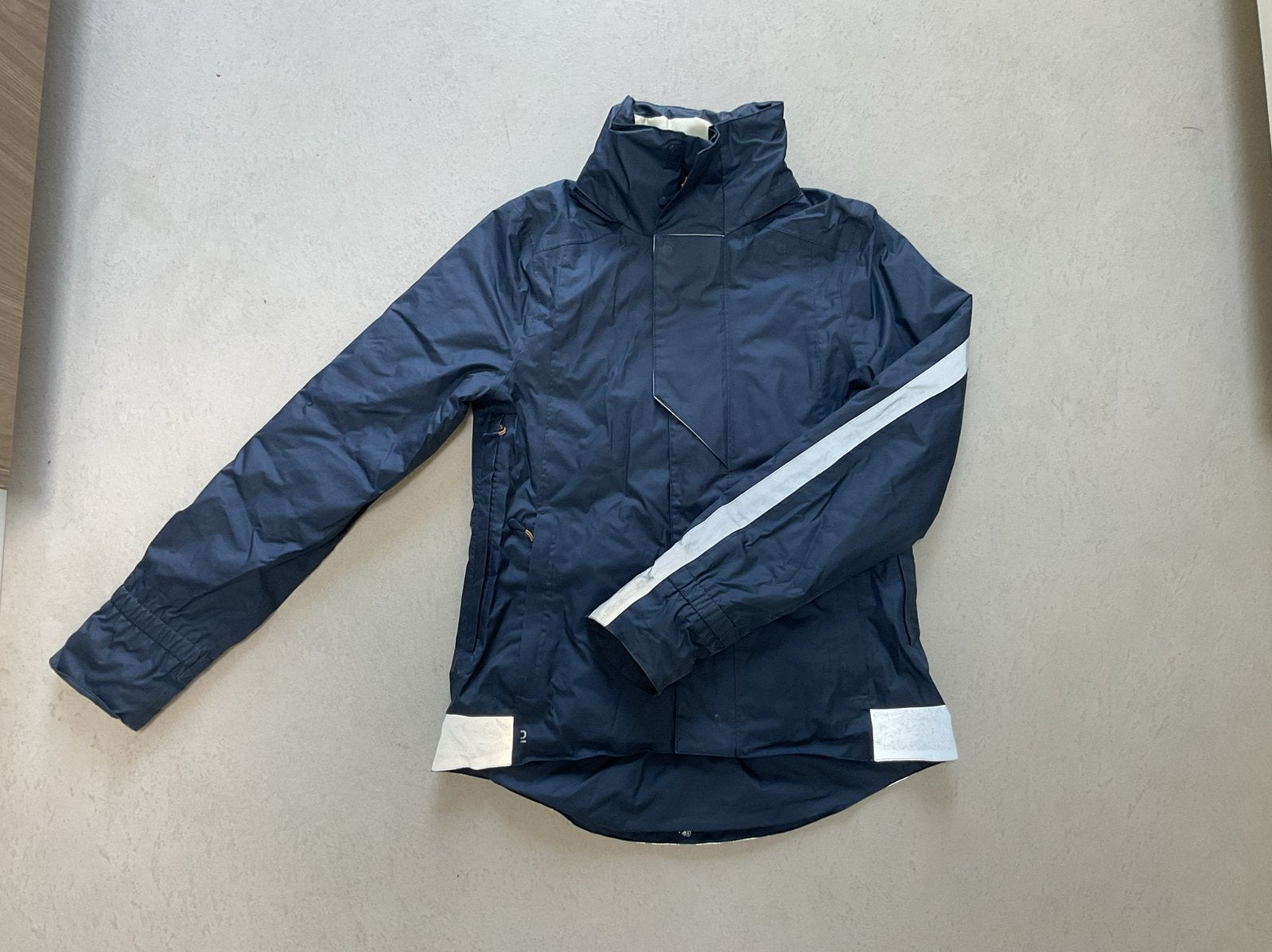 Windjack Decathlon marineblauw maat XS, Ophalen of Verzenden, Gebruikt, Regenjas, Dames