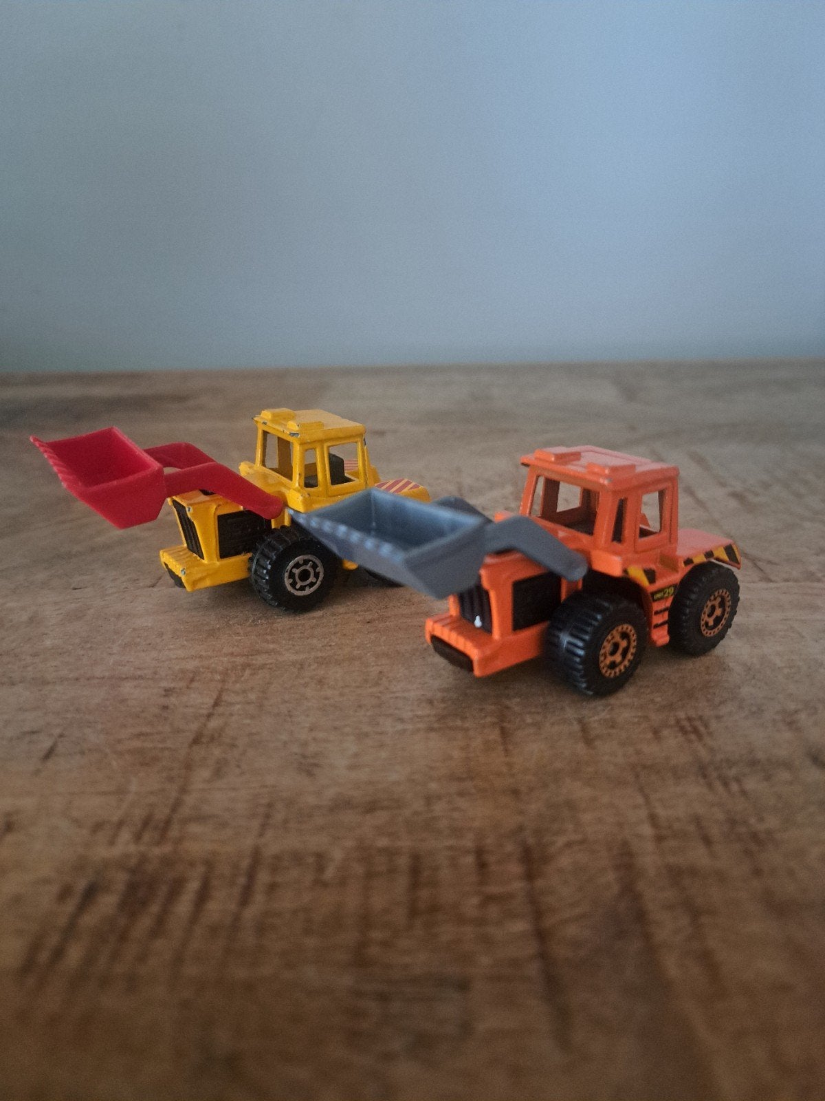 Matchbox mattel model tractor shovel 2x, Tractor of Landbouw, Thailand, Ophalen of Verzenden, N.b