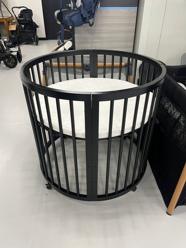 Willow Houten Ronde Box inclusief matras, Ophalen of Verzenden, Zo goed als nieuw, Rond, Wieltjes
