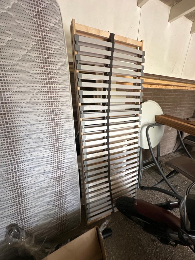 Ikea bed 200x140 wit, gedemonteerd GRATIS, Huis en Inrichting, Slaapkamer | Bedden, Ophalen, Gebruikt, Wit, Tweepersoons