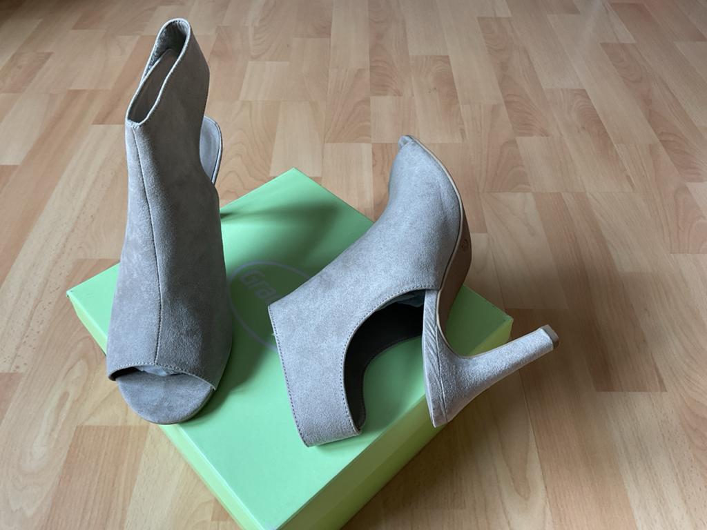 Beige peeptoe enkellaarsje, Ophalen of Verzenden, Zo goed als nieuw