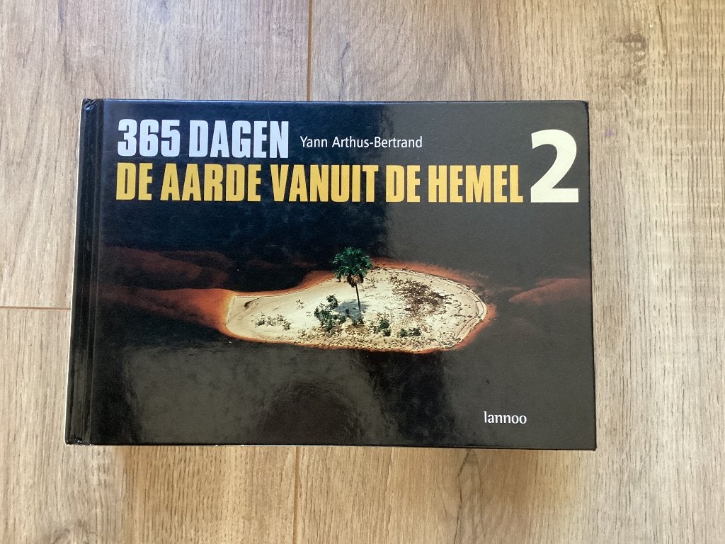 365 dagen De aarde vanuit de hemel 2, Boeken, Ophalen of Verzenden, Zo goed als nieuw, Overige onderwerpen