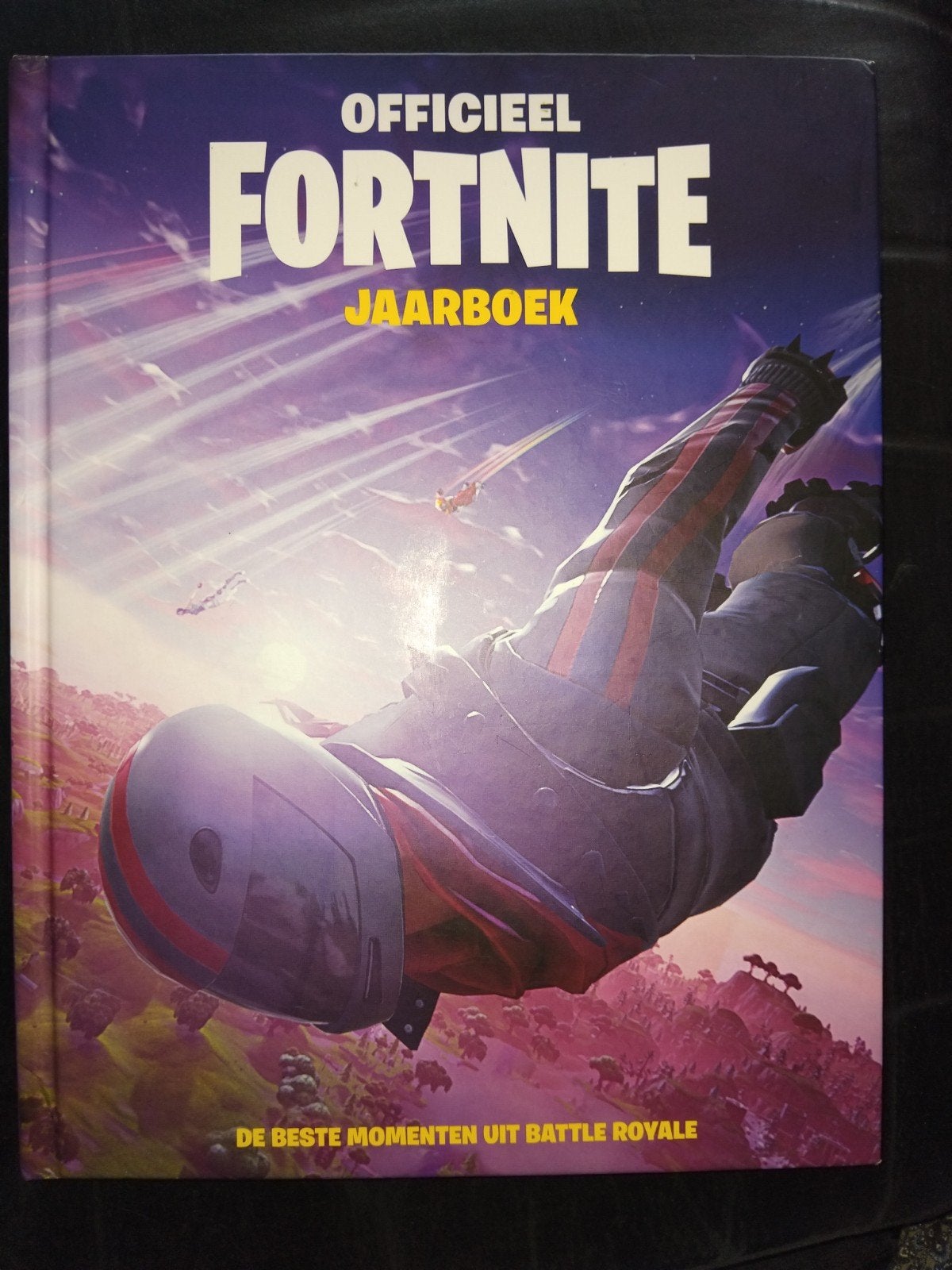Fortnite Jaarboek & Survival Gids - Officiële Boeken, Ophalen of Verzenden, Zo goed als nieuw