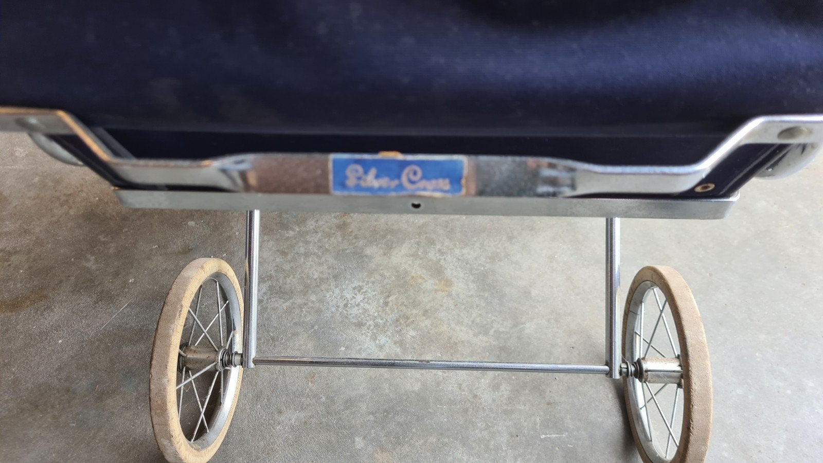 Brocante poppenwagen, Ophalen
