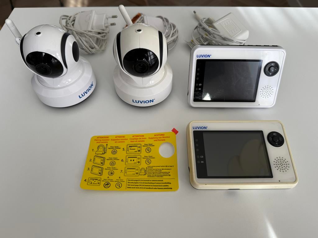Luvion Essential Babyfoon Set: 2 Ouderunits & 2 Camera's, Kinderen en Baby's, Babyfoons, Ophalen of Verzenden, Zo goed als nieuw
