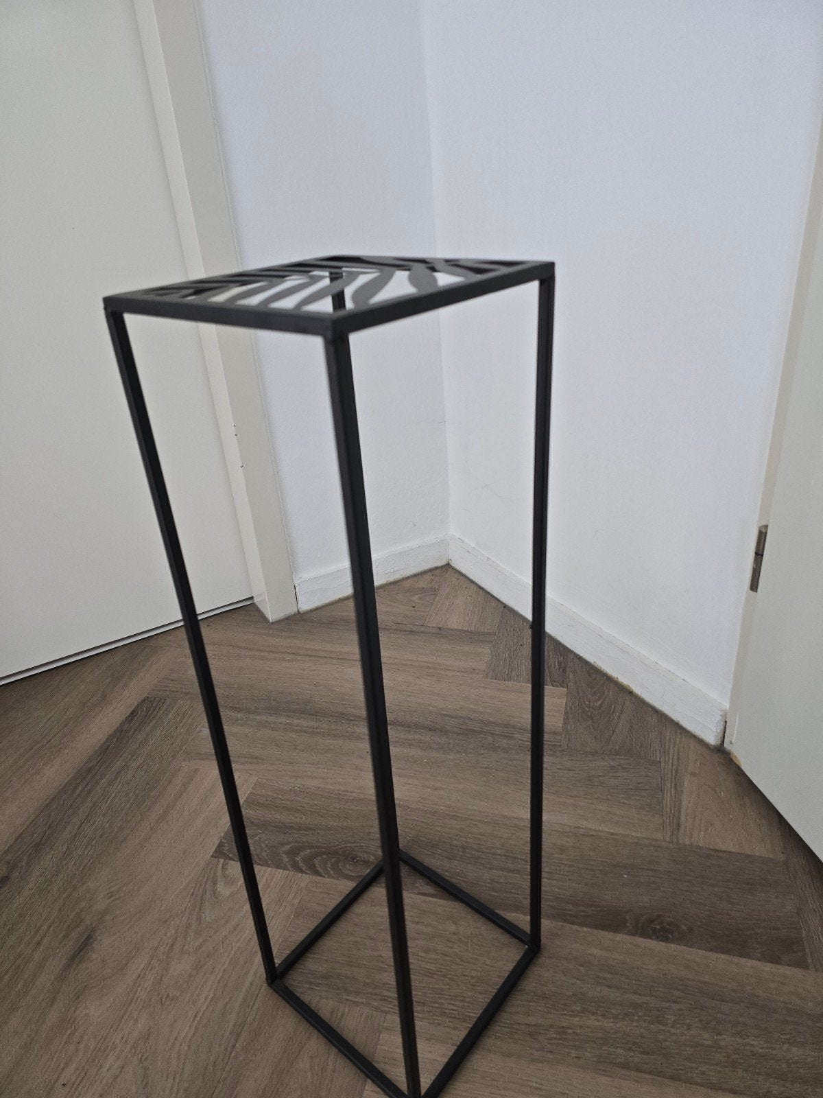 Zwarte metalen plantenstandaard met bladmotief, Ophalen, Zwart, Zo goed als nieuw, Metaal