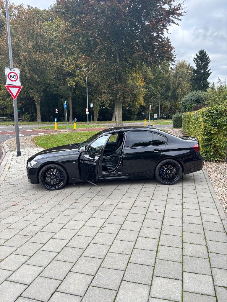 BMW 2013 Zwart, Auto's, Automaat, Euro 5, Zwart, 1595 kg