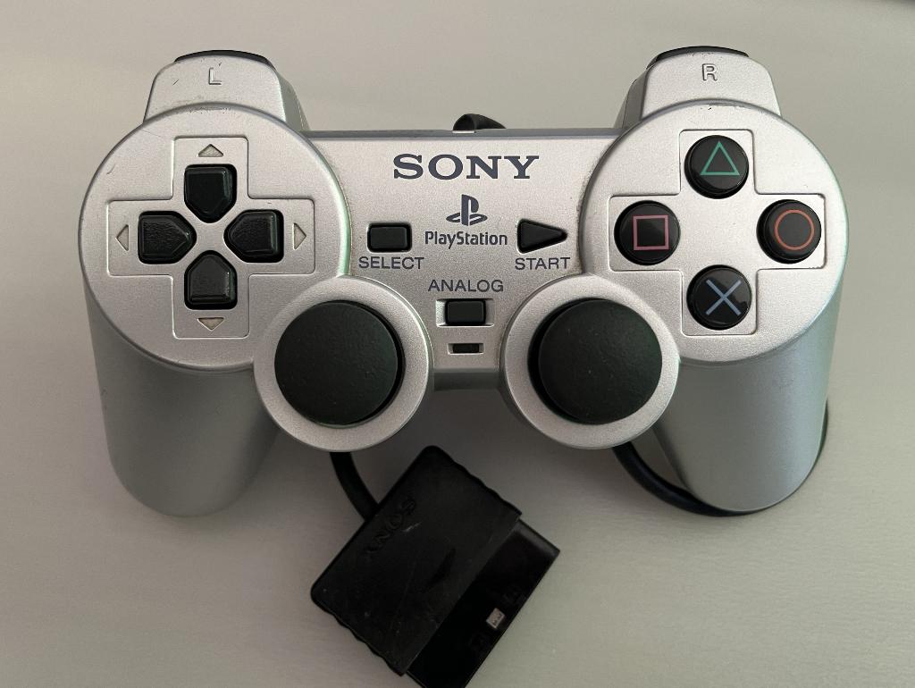 PS2 controller zilver dualshock 2, Spelcomputers en Games, Spelcomputers | Sony PlayStation Consoles | Accessoires, Refurbished