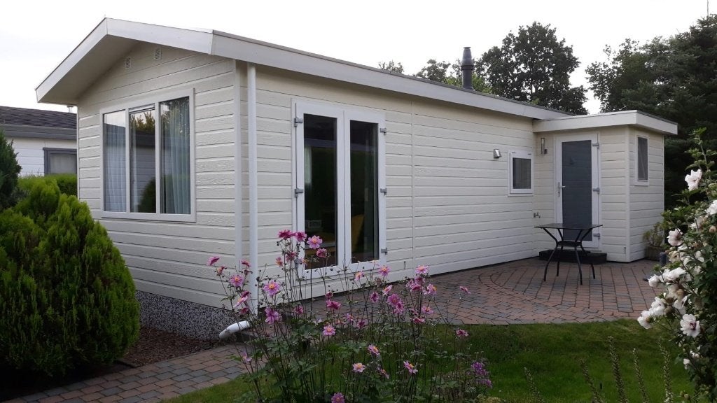 Chalet inclusief meubels op een rustige 55+ park Veluwe, Caravans en Kamperen, Stacaravans, Tot en met 4