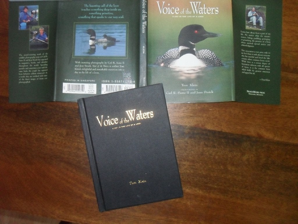 TOM KLEIN-VOICE OF THE WATER:A DAY IN THE LIFE OF A LOON., Boeken, Tom Klein., Ophalen of Verzenden, Zo goed als nieuw, Los deel
