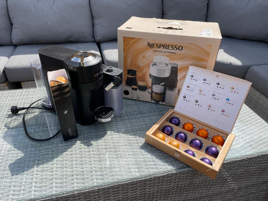 DE LONGHI Nespresso Vertuo Lattisima, Witgoed en Apparatuur, Koffiezetapparaten, Ophalen, Koffiemachine, Zo goed als nieuw, 1 kopje