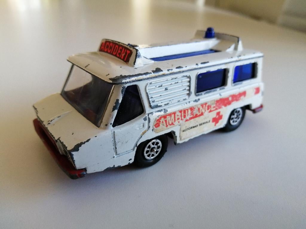 Corgi toys Motorway Ambulance, Ophalen of Verzenden, Gebruikt, Auto