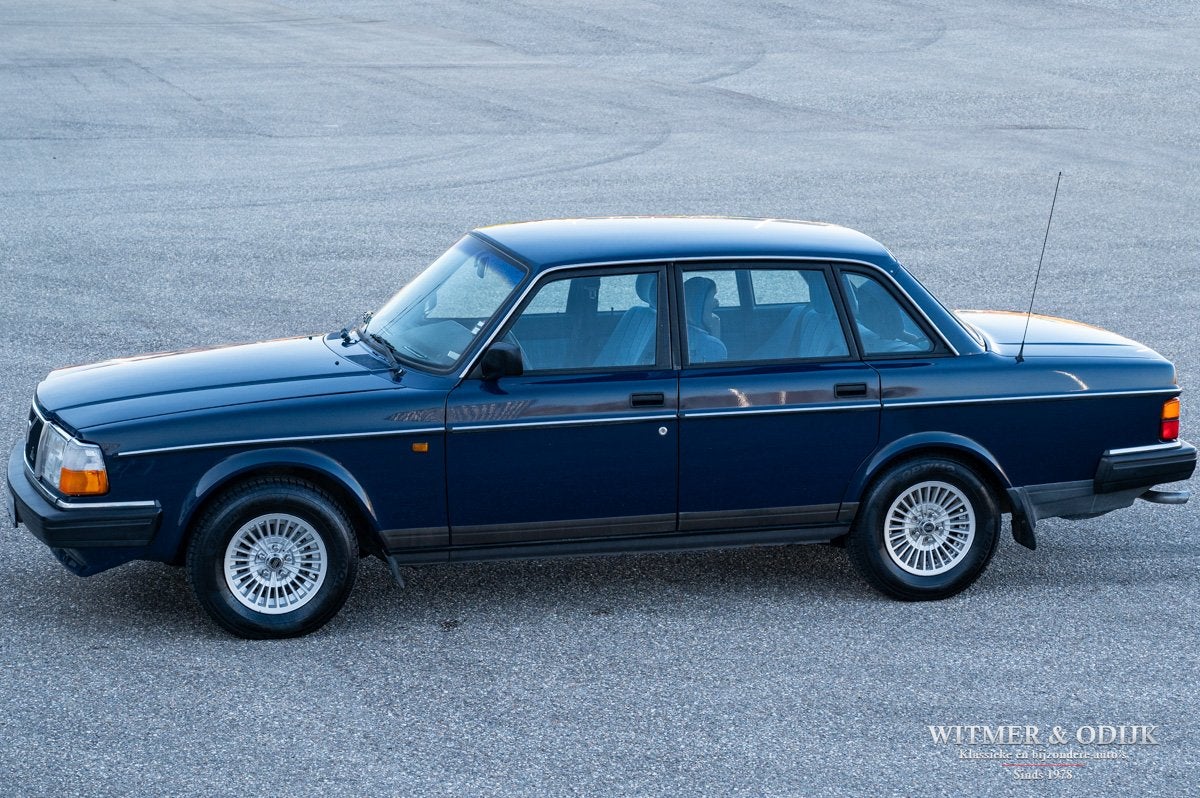 Volvo 240 2.3 GL automaat 135.000km (bj 1992), Auto's, Automaat, Dealer onderhouden, Gebruikt, 4 cilinders
