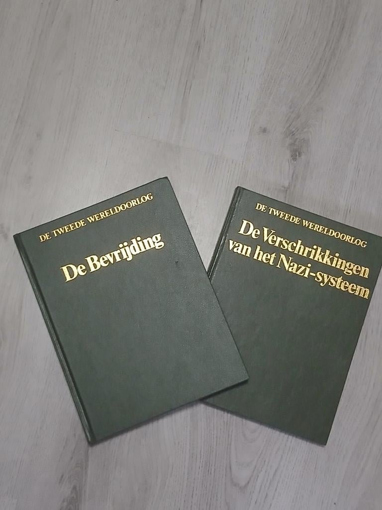 ALLEEN OPHALEN /2STUKS WW2 BOEKEN, Verzamelen, Militaria | Tweede Wereldoorlog, Ophalen, Nederland, Boek of Tijdschrift