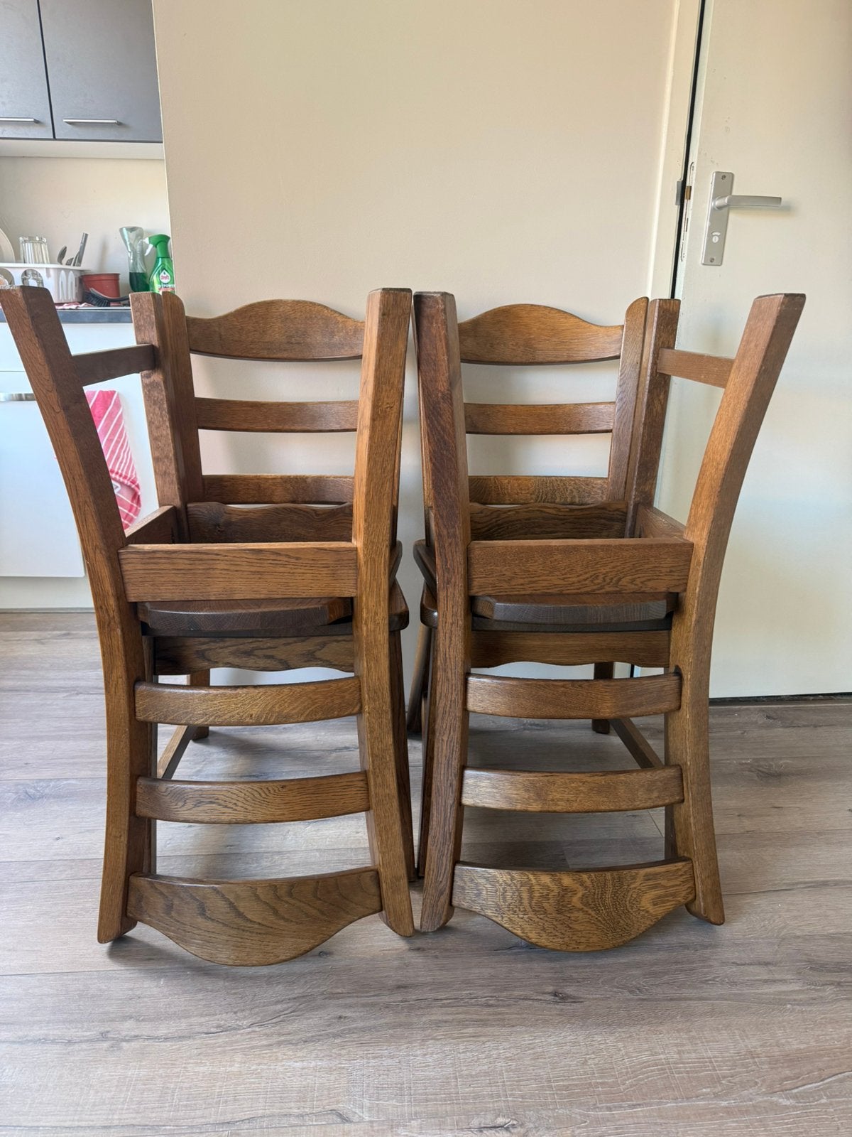 4 massief houten stoelen, Ophalen, Zo goed als nieuw, 4 tot 6 stoelen