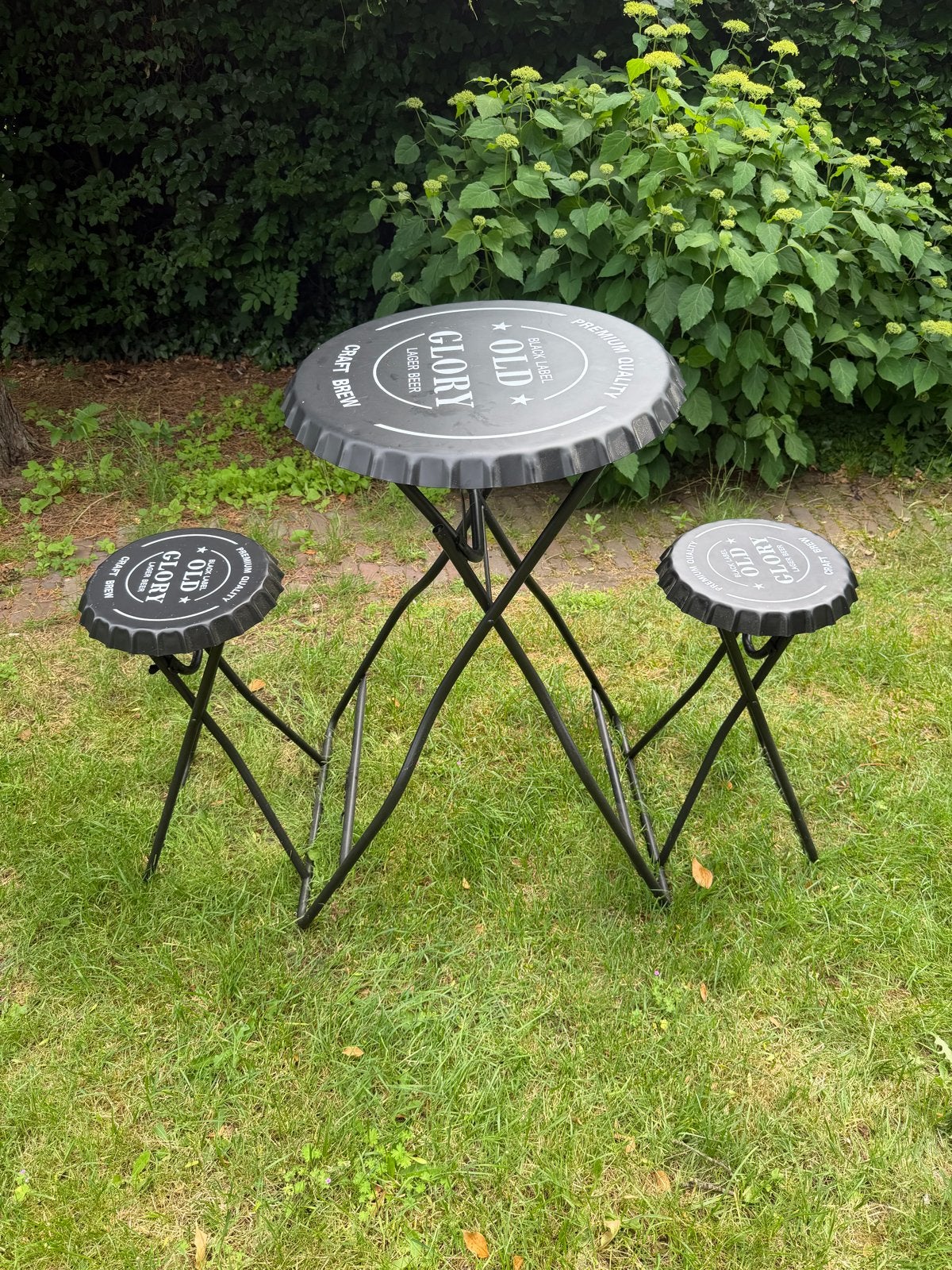 Sta tafel met 2 krukjes - Old Glory bierflesdop design, Huis en Inrichting, Tafels | Statafels, Gebruikt, Ophalen