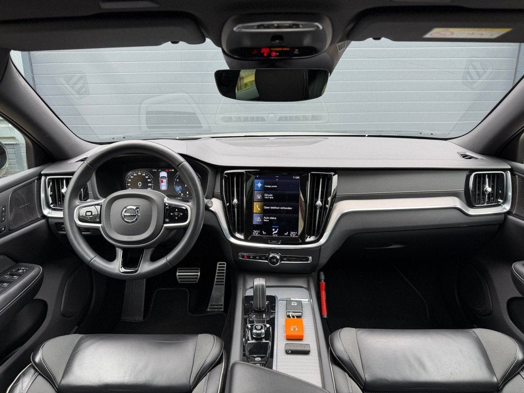 Volvo V60 2.0 B3 R-Design | H&K | HUD | Panorama | Camera, Auto's, Volvo, 4 cilinders, Leder en Stof, 163 pk, Origineel Nederlands