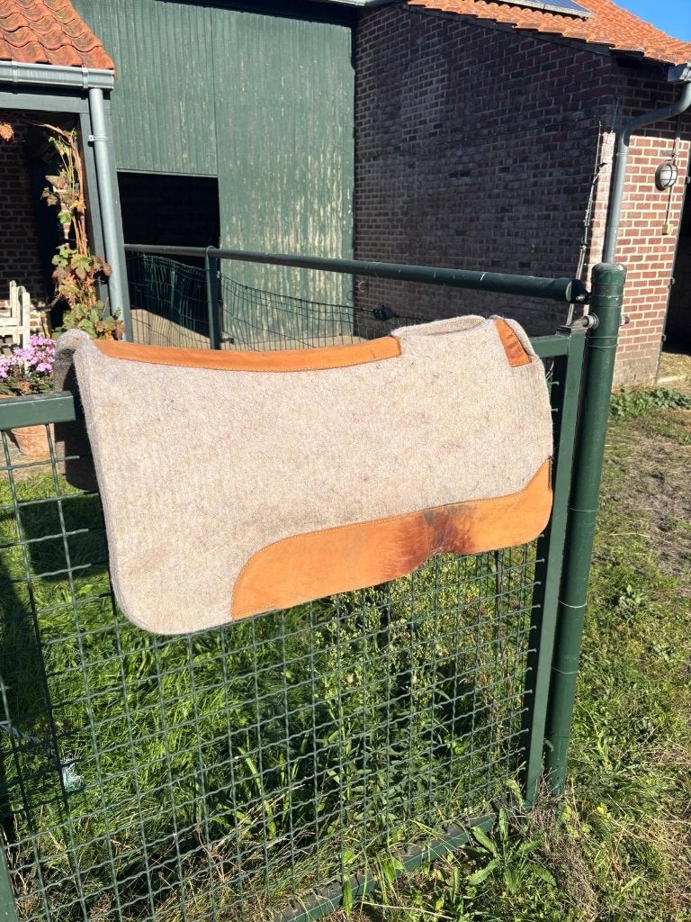 Western Pad Vilt, Gebruikt, Overige materialen, Ophalen of Verzenden, Grijs